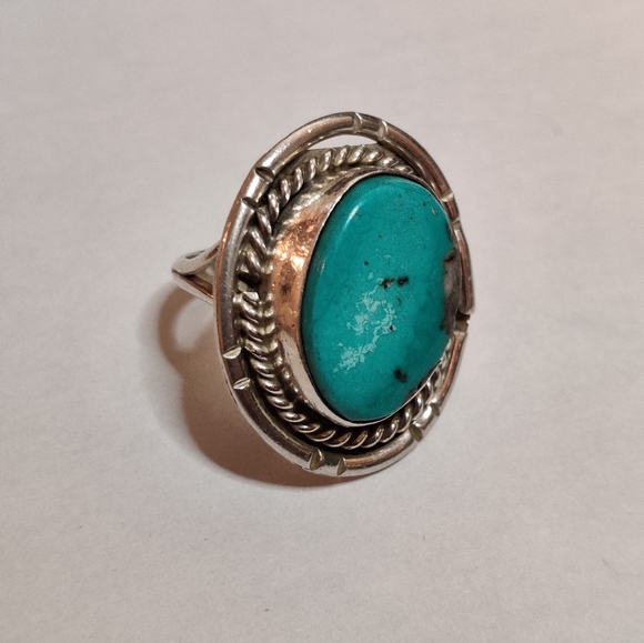 Vintage Southwestern Silver Ring with Turquoise - Picture 6 of 16